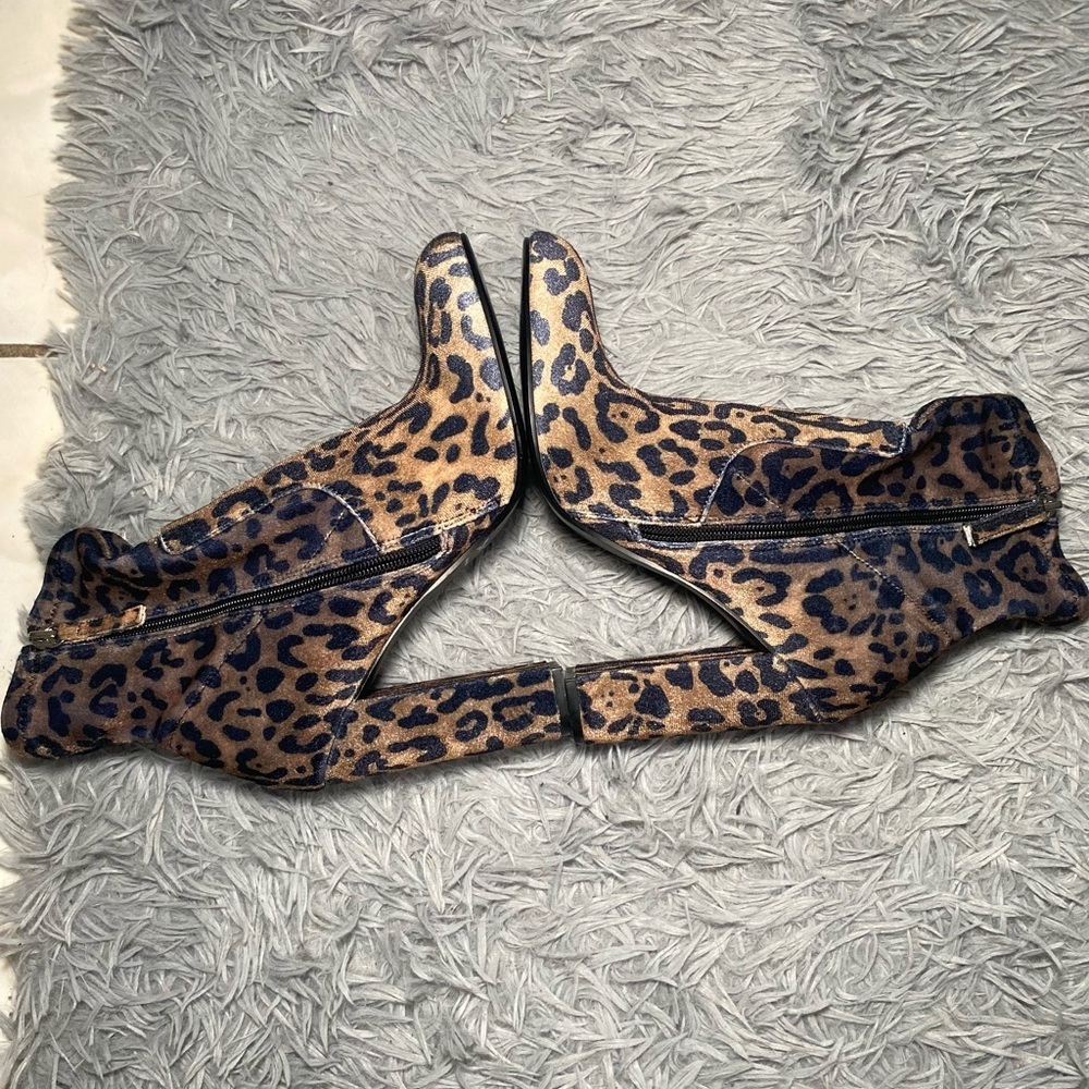 Steve Madden Edit Velvet Chunky Leopard Sock Booties in size 8.5. - Picture 5 of 12